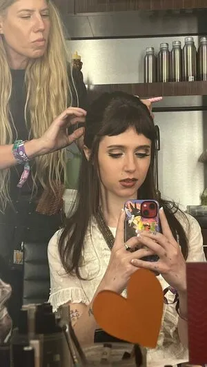 Clairo OnlyFans Leaked Free Thumbnail Picture - #Lv4ppAzeBh