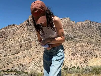 Clairo OnlyFans Leaked Free Thumbnail Picture - #O0GjnKjffk