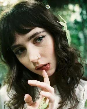Clairo OnlyFans Leaked Free Thumbnail Picture - #dm3aD5UkGT