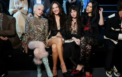 Clairo OnlyFans Leaked Free Thumbnail Picture - #efBUfx9gFM