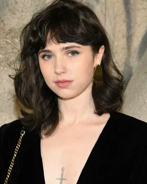 Clairo OnlyFans Leaked Free Thumbnail Picture - #f946mMZccg