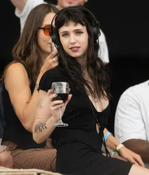 Clairo OnlyFans Leaked Free Thumbnail Picture - #kraJom3Y70