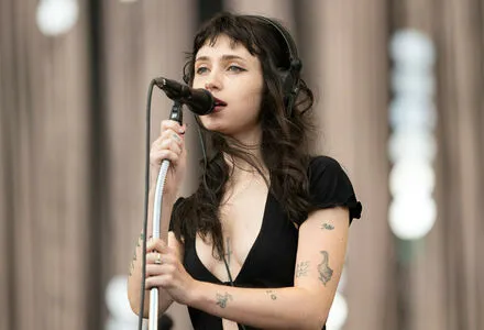 Clairo OnlyFans Leaked Free Thumbnail Picture - #s4xc6mWbwB