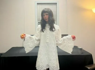 Clairo OnlyFans Leaked Free Thumbnail Picture - #z3dX5Lct7z