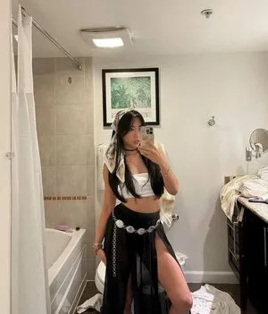 Classic_christinee OnlyFans Leaked Free Thumbnail Picture - #WNzupTr1s5