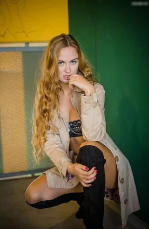 Claudia Struwe Flying Claudia OnlyFans Leaked Free Thumbnail Picture - #ELXxwprqau