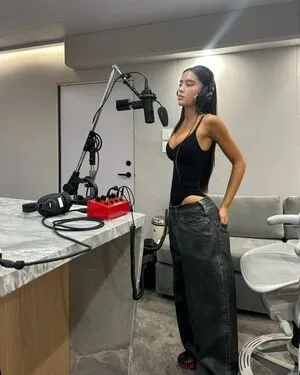 Claudia Valentina OnlyFans Leaked Free Thumbnail Picture - #4Vzh3e8JfS