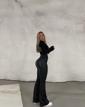 Claudiaisabella OnlyFans Leaked Free Thumbnail Picture - #t0VQVlpBjU