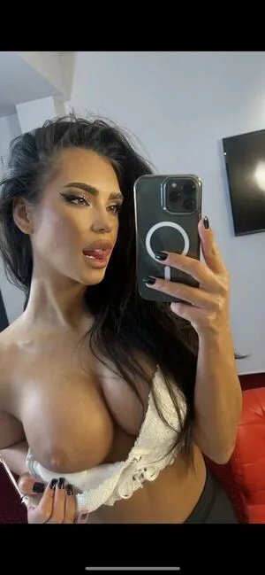 Claudiroxa OnlyFans Leaked Free Thumbnail Picture - #QmLVFOPear