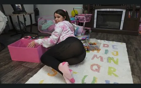 Cleaning Mommy OnlyFans Leaked Free Thumbnail Picture - #pkJVNbW3b9