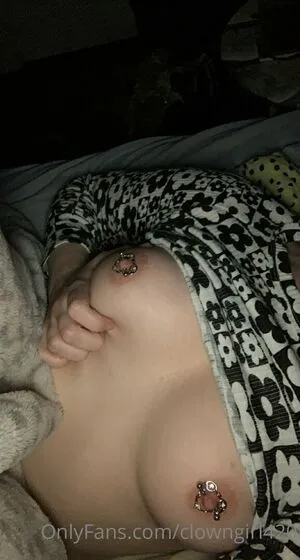 Clowngirl420 OnlyFans Leaked Free Thumbnail Picture - #GQBxsbNzOA
