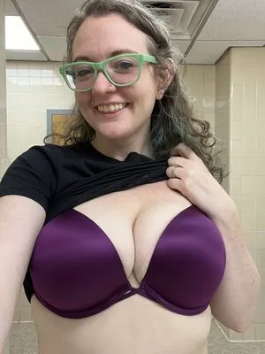 Comfy Karen OnlyFans Leaked Free Thumbnail Picture - #zavexaDQHm