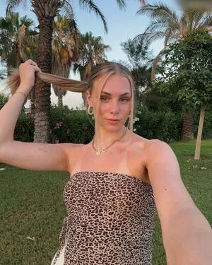 Cora Niemeyer OnlyFans Leaked Free Thumbnail Picture - #1Hc5az127T