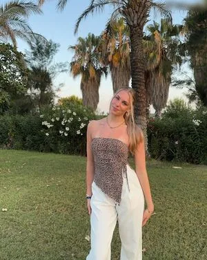 Cora Niemeyer OnlyFans Leaked Free Thumbnail Picture - #CdwiaiteIt