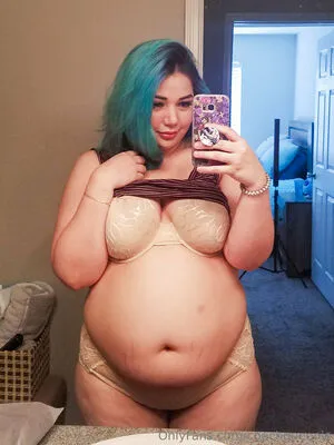 Couchqueenie OnlyFans Leaked Free Thumbnail Picture - #4aEEGmLx8C