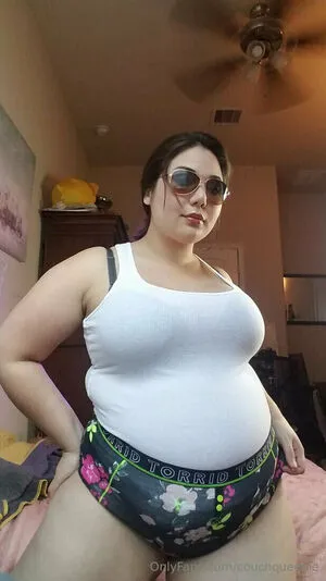 Couchqueenie OnlyFans Leaked Free Thumbnail Picture - #kyyTY1hKnQ