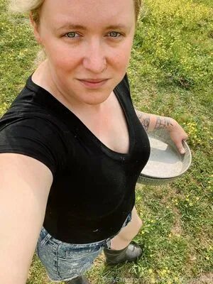 Country Cock Queen OnlyFans Leaked Free Thumbnail Picture - #xKhFun76gi