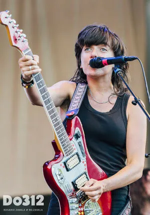 Courtney Barnett OnlyFans Leaked Free Thumbnail Picture - #MaBOEle1WP