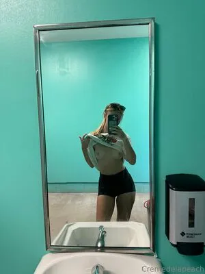 Cremedelapeach OnlyFans Leaked Free Thumbnail Picture - #9f70jQTW9D