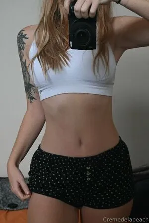 Cremedelapeach OnlyFans Leaked Free Thumbnail Picture - #UolCBCyWTN