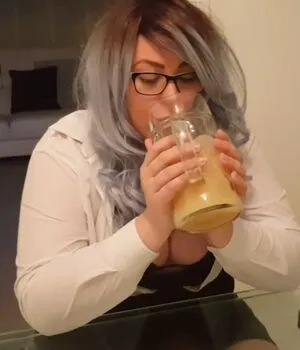 Cum Swallowing OnlyFans Leaked Free Thumbnail Picture - #0xDfGFsMAY