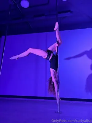 Curlyalisa OnlyFans Leaked Free Thumbnail Picture - #z6dn9u9k8P