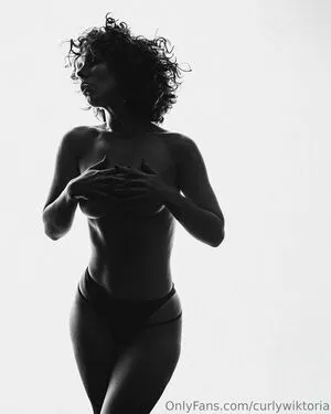 Curlywiktoria OnlyFans Leaked Free Thumbnail Picture - #1uX37yzwc2