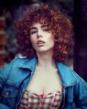 Curlywiktoria OnlyFans Leaked Free Thumbnail Picture - #NILxxaOxym