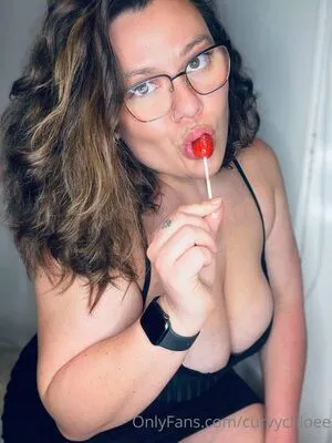 Curvy Chloe OnlyFans Leaked Free Thumbnail Picture - #DD469BxMp3