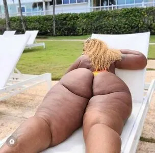 Curvy Curly Chrisy OnlyFans Leaked Free Thumbnail Picture - #govvFJFjiU