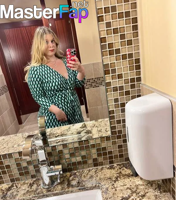 curvy_krysta