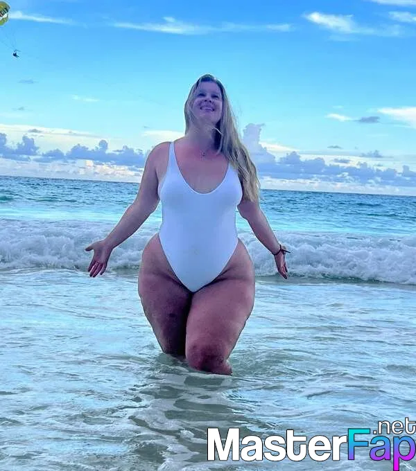 curvy_krysta