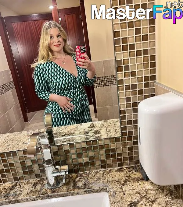 curvy_krysta