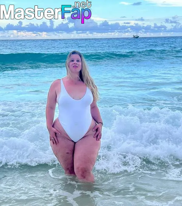 curvy_krysta