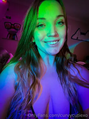 Curvycutiexo OnlyFans Leaked Free Thumbnail Picture - #UnAI25EdLc