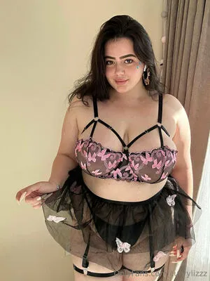 Curvylizzz OnlyFans Leaked Free Thumbnail Picture - #BustbKOMup