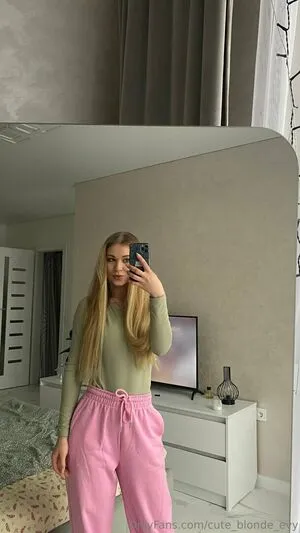 Cute Blonde Evy OnlyFans Leaked Free Thumbnail Picture - #4OfjLnFFAa