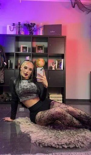 Cutelararose OnlyFans Leaked Free Thumbnail Picture - #MjC03TQ2i9
