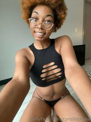 Cynslimxfree OnlyFans Leaked Free Thumbnail Picture - #mm2kooflGa