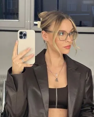Dagi Bee OnlyFans Leaked Free Thumbnail Picture - #4K7UgjqPn1