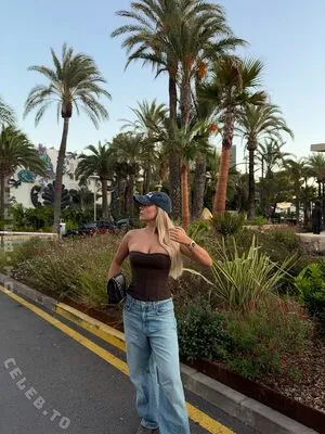 Dagi Bee OnlyFans Leaked Free Thumbnail Picture - #7vVFJq9Z3X