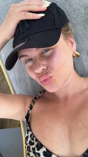 Dagi Bee OnlyFans Leaked Free Thumbnail Picture - #X4h4WEQDG5