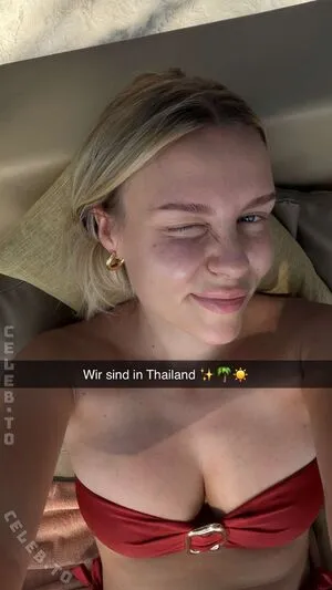 Dagi Bee OnlyFans Leaked Free Thumbnail Picture - #X92l4Xv82I