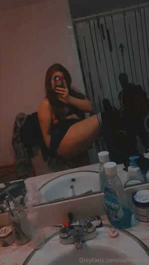 Dahliaellie OnlyFans Leaked Free Thumbnail Picture - #2QZWKa4swQ