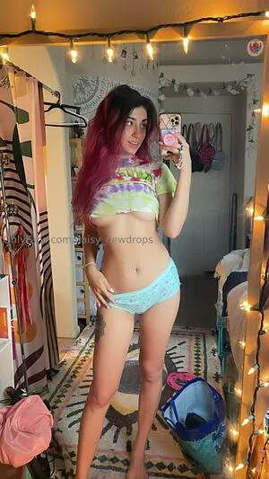 Daisy Dewdrops OnlyFans Leaked Free Thumbnail Picture - #taMSfohSAu