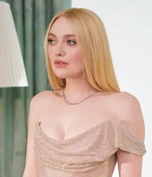 Dakota Fanning OnlyFans Leaked Free Thumbnail Picture - #8LNoGeaZga