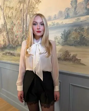 Dakota Fanning OnlyFans Leaked Free Thumbnail Picture - #Afs2Hkql24