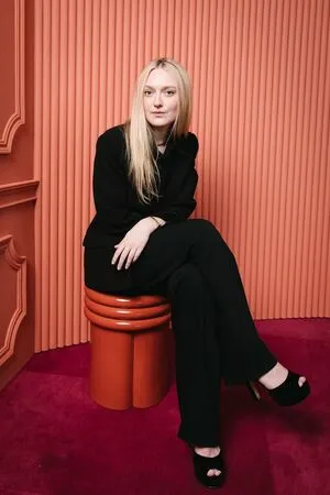 Dakota Fanning OnlyFans Leaked Free Thumbnail Picture - #V2I4QSXwQH