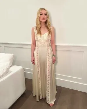 Dakota Fanning OnlyFans Leaked Free Thumbnail Picture - #YWHHKwDICV