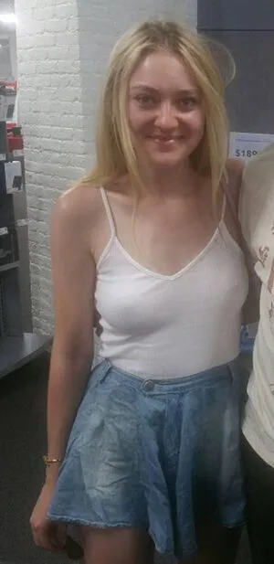 Dakota Fanning OnlyFans Leaked Free Thumbnail Picture - #fMs4Ob82KG